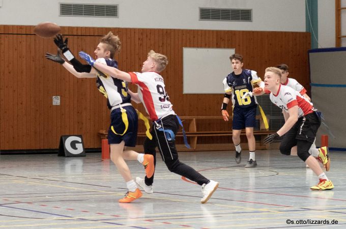flag-football-lizzards-hornets-u16-flagliga-mitte-winter-2019-03-36.jpg