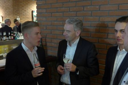 Lizzards im Gesrpäch mit Landrat Michael Cyriax bei der Sportlerehrung 2020.